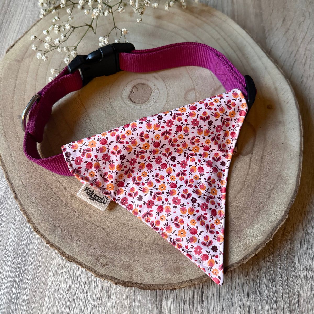 Bandana chien imperméable fleurs porté